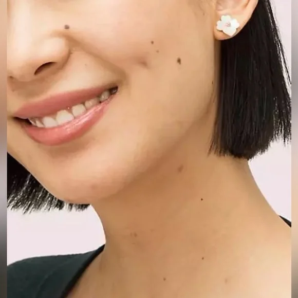 NWOT NWT Kate Spade Precious Pansy Pearl Flower Stud Earrings Rose Gold - Picture 4 of 4